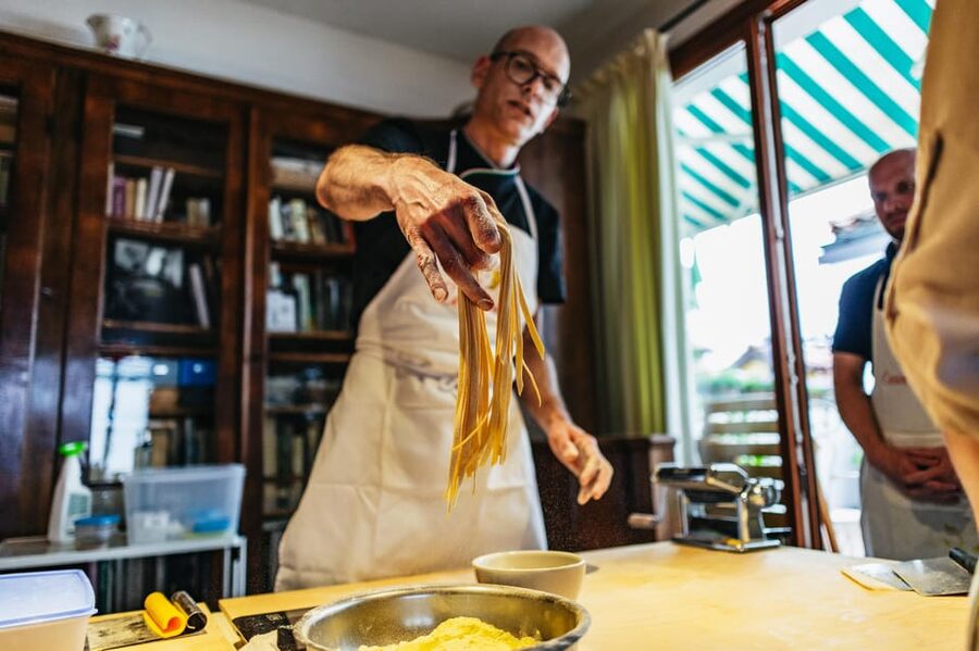Venice: Pasta and Tiramisu Cooking Class at a Local's Home - Classic Tiramisu: Building the Layers the Italian Way