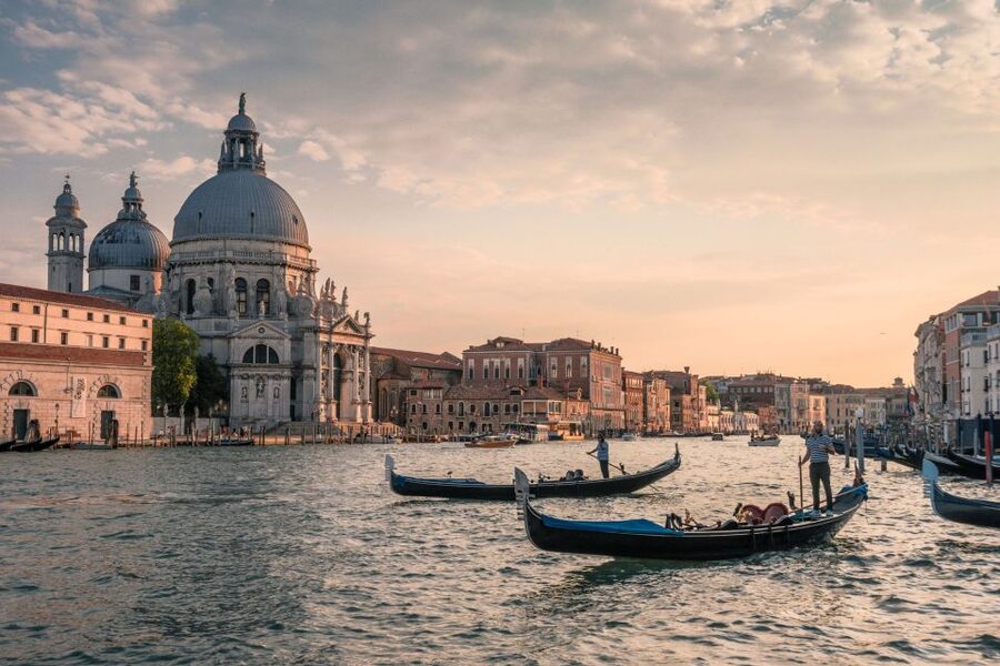 Venice : Private Custom Walking Tour With A Local Guide - Main sights you want, plus room for real Venice