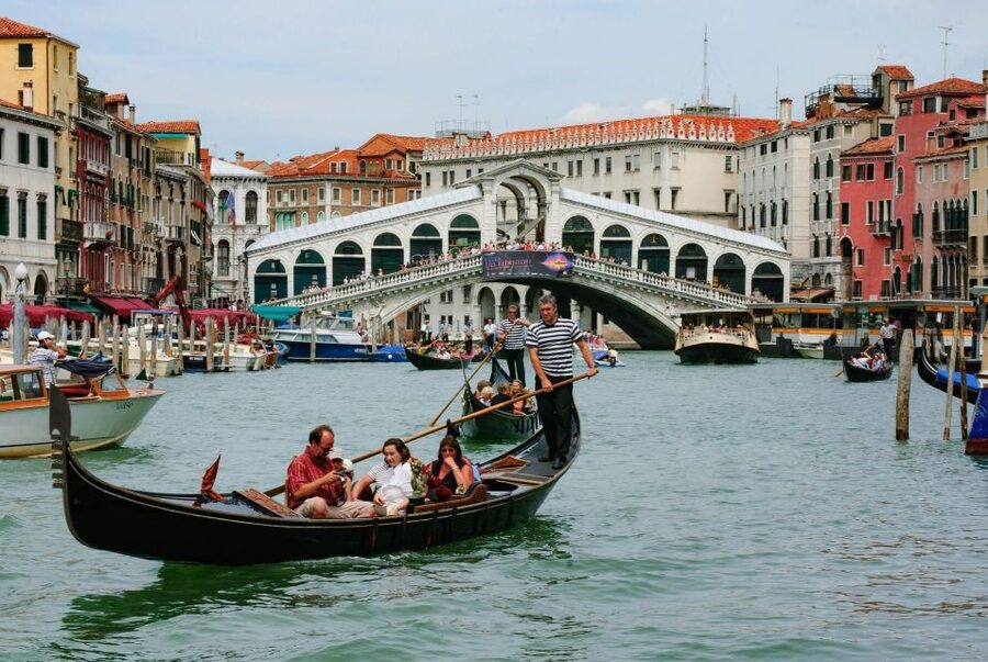 Venice: Private Gondola Cruise for up to 5 Passengers - Key Things to Know Before You Go