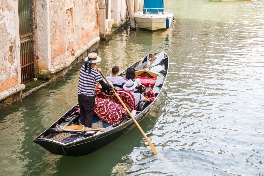 Venice: Private Gondola Cruise for up to 5 Passengers - The Grand Canal Segment: Palaces and Bridges From the Water