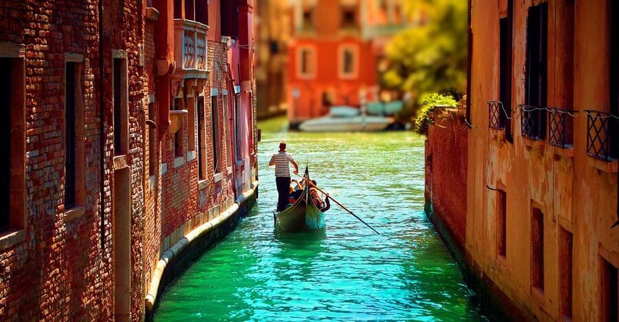 Venice: Private Gondola Cruise for up to 5 Passengers - 30 Minutes, and Why It Might Be Less