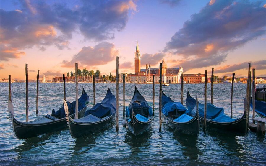 Venice: Private Gondola Cruise for up to 5 Passengers - Practical Tips to Make the Ride Feel Effortless