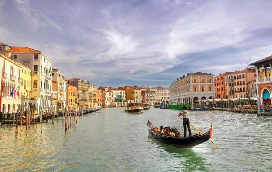 Venice: Private Gondola Cruise for up to 5 Passengers - What You Actually Get: A Private Gondola, Not a Guided Tour