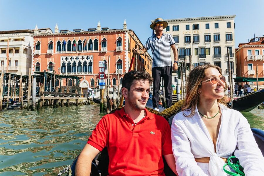 Venice: Private Gondola Ride along Grand Canal - How This Private Gondola Ride Actually Works (30 Minutes On Venice Time)