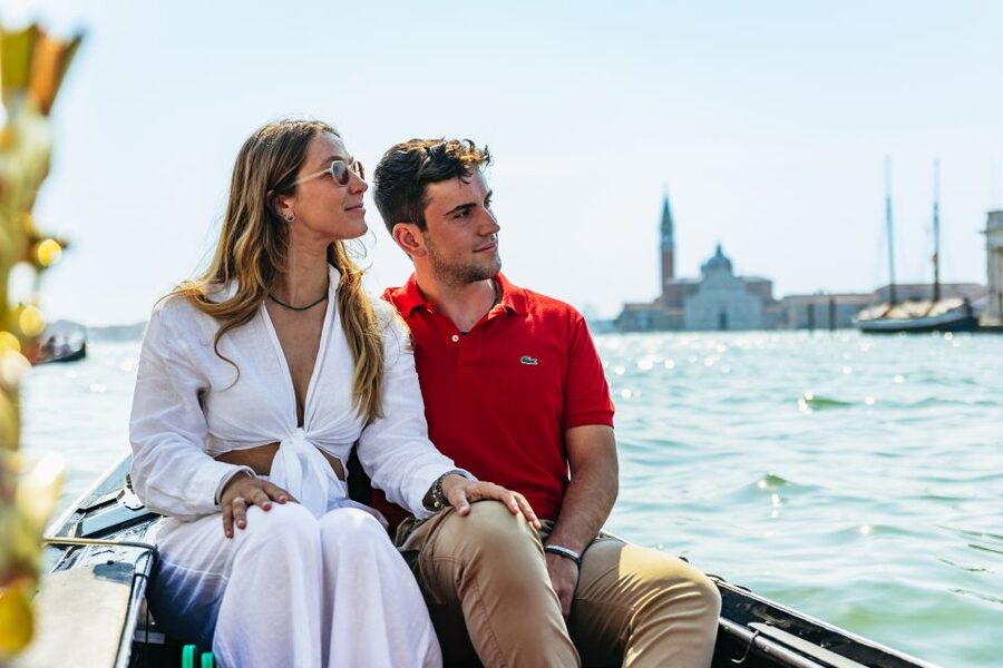 Venice: Private Gondola Ride along Grand Canal - Big Sights From The Water: La Fenice, Santa Maria della Salute, And Punta della Dogana