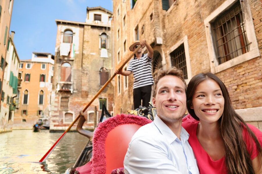 Venice: Private Gondola Ride - Meeting at Gondola Station Santa Maria del Giglio (and how to spot the right boat)