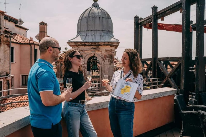 Venice: Rooftop Terraces Tour with Prosecco - Guides make or break rooftop tours, and this one leans human