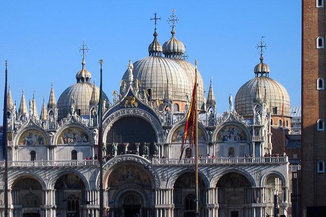 Venice's Best: Basilica, Doge's Palace, Gondola & History Gallery - Gondola on the waterways and Grand Canal: app commentary and seat limits