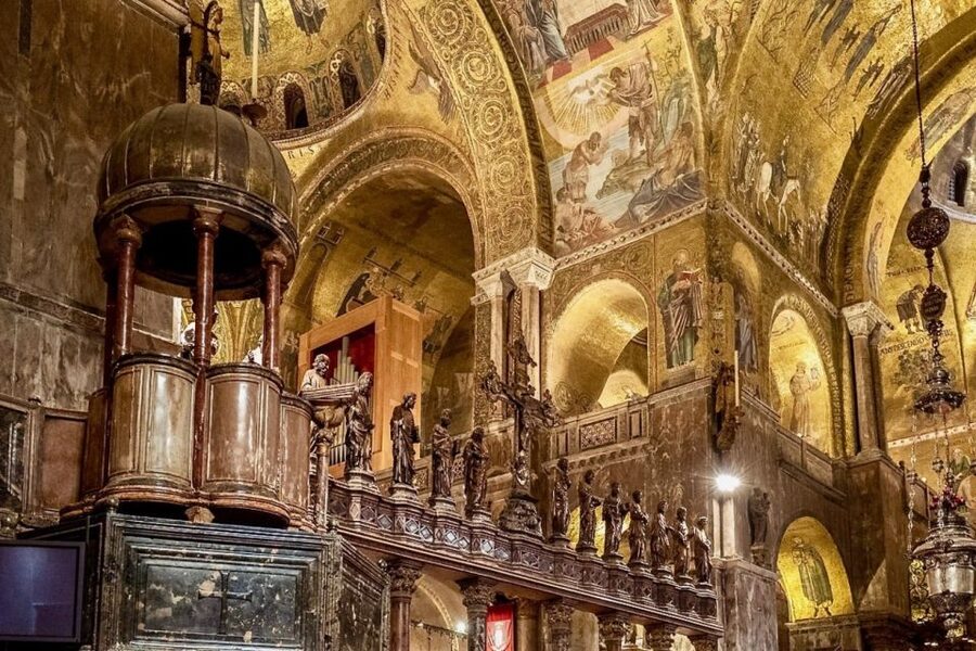 Venice: Saint Mark's Basilica Guided Tour - Inside St. Mark’s Basilica: golden mosaics and marble under one roof