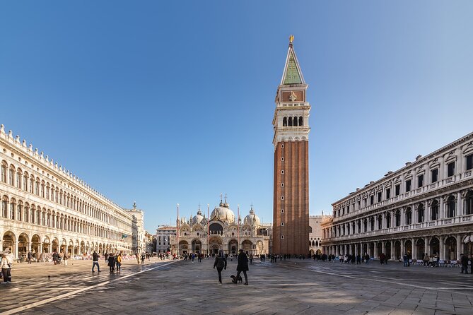 Venice: San Marco to Rialto Walking Tour & Spritz Like a Local - Gondola Gallery VR and the optional shared gondola ride