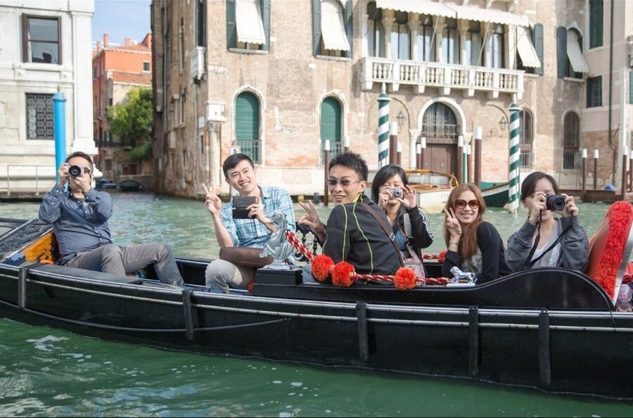 Venice: Shared Gondola Ride - What You Really Get From a Shared Gondola, 30 Minutes of Venice Time