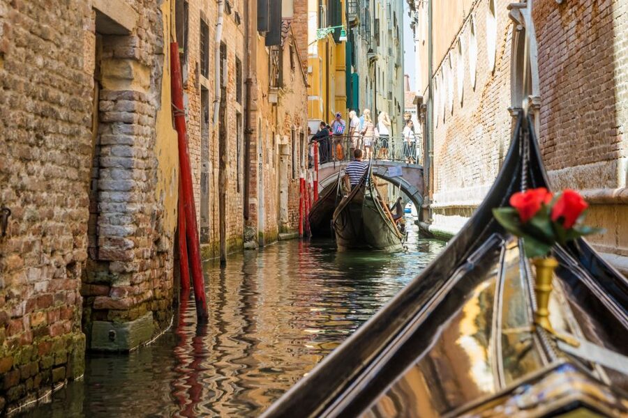 Venice: Shared Gondola Ride Across the Grand Canal - Who this shared gondola ride is for