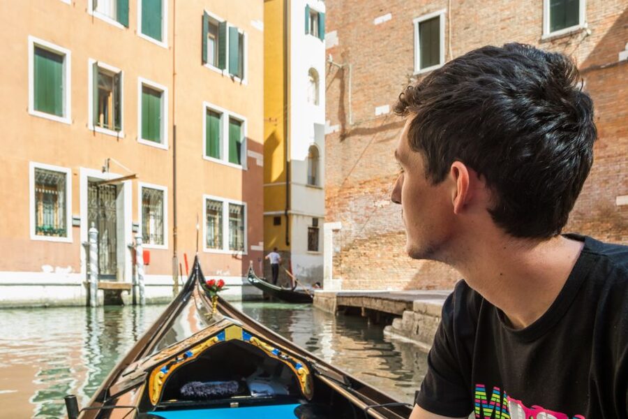 Venice: Shared Gondola Ride Across the Grand Canal - Where to meet at Alilaguna ticket office (and how to find the pier fast)
