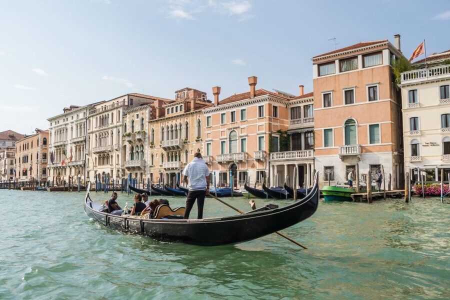Venice: Shared Gondola Ride Across the Grand Canal - Comfort tips for a smooth 30 minutes