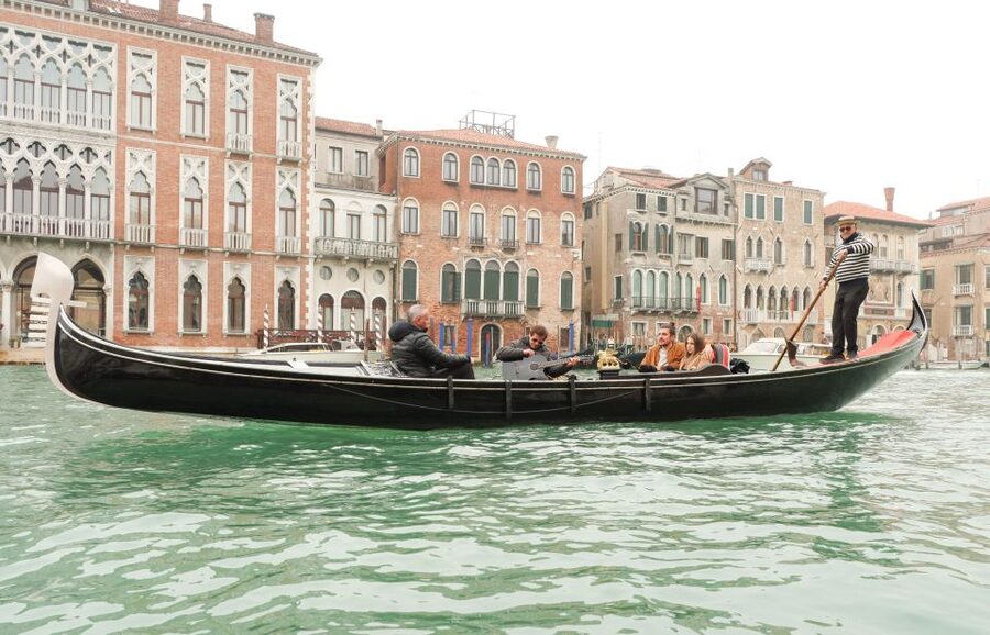 Venice: Shared Gondola Ride and Serenade - Group Size, Gondola Counts, and Why It Can Feel Busier Than You Expect