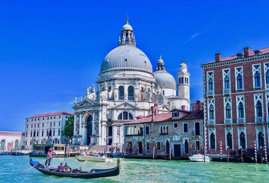 Venice: Shared Gondola Ride through the Lagoon City - Practical tips for a smooth gondola moment on the Lagoon