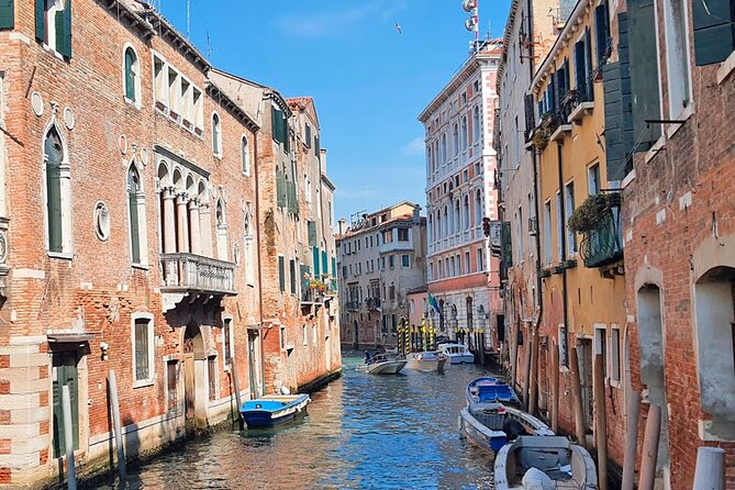 Venice Sightseeing Small Group Walking Tour with a Local Guide - The walking reality: pace, stairs, and photos