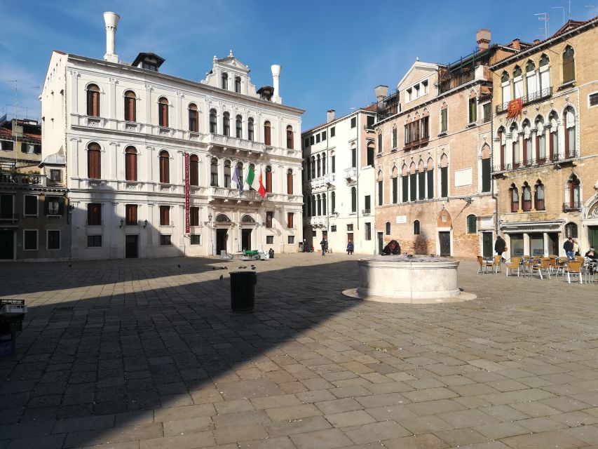 Venice: Sightseeing Tour with a Local expert - Meeting at Campiello dei Squelini, a calm start in Dorsoduro