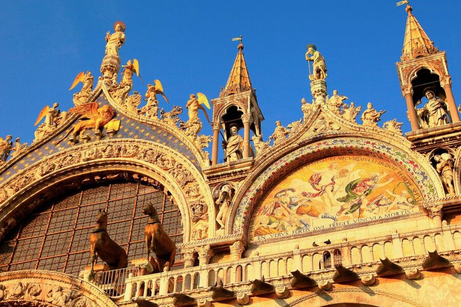 Venice: St. Mark Basilica Ticket, Audioguide+History Gallery - St. Marks Basilica in one hour, with VR time travel