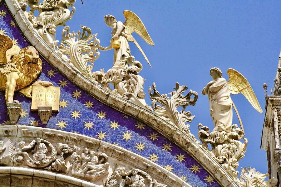 Venice: St. Mark's Basilica and Gondola Morning Tour - First floor museum access and the famous horses, what you should know
