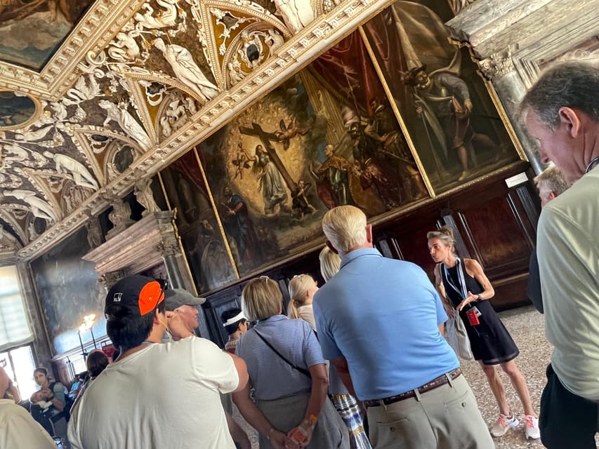 Venice: St. Mark's Basilica & Doge's Palace Tour with Ticket - The pre-basilica walkthrough in Piazza San Marco