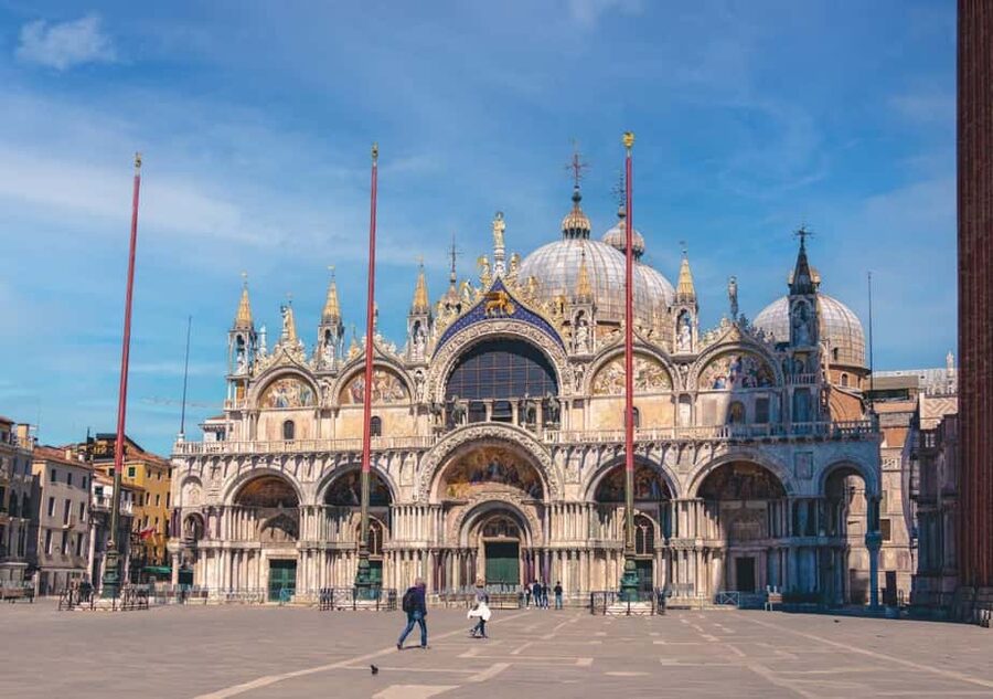Venice: St Mark's, Doge's Palace, Murano & Burano Day Tour - Murano glassblowing, seeing the real process and how to judge glass
