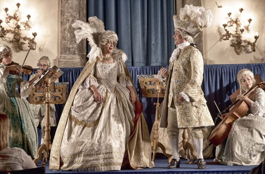Venice: The Three Tenors Concert Ticket - Costumes and stage presentation: why the look is part of the story