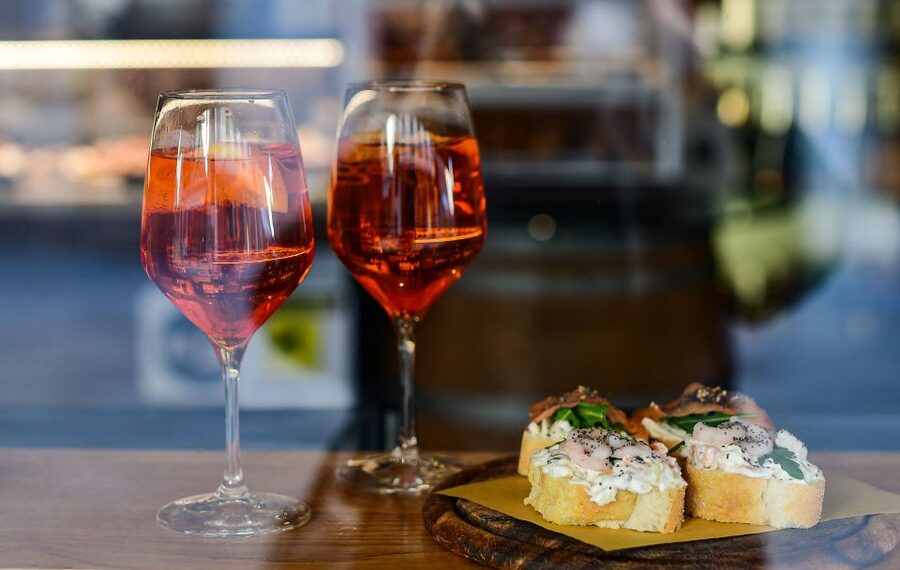 Venice: The Ultimate Food Tour with Wine & Spritz - Prosecco and Crostini: The Bread-and-Drink Moment That Makes Everything Click