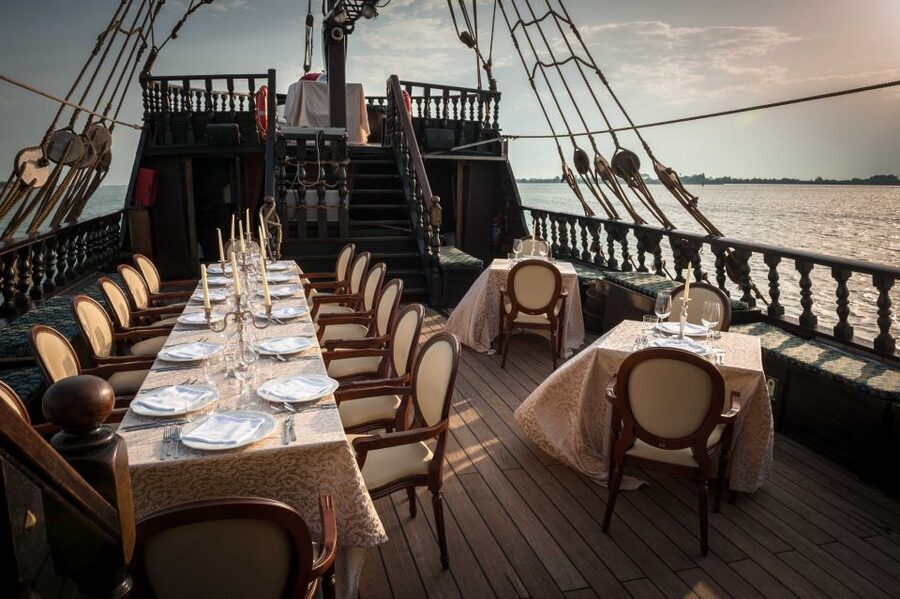 Venice: Venetian Lagoon Tour and Galleon Dinner - Should You Book This Venetian Lagoon Dinner Cruise?