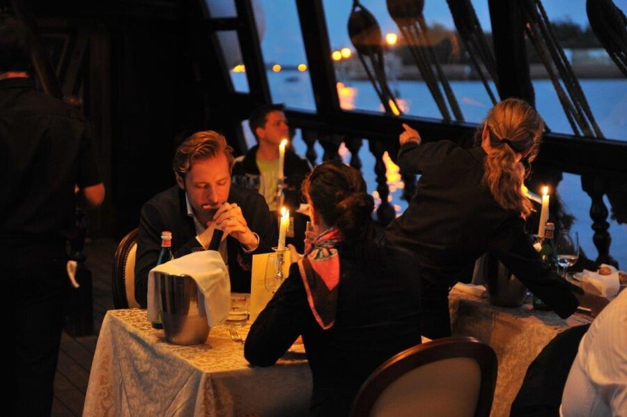 Venice: Venetian Lagoon Tour and Galleon Dinner - A Candlelit Galleon Dinner That Shows Venice After Dark