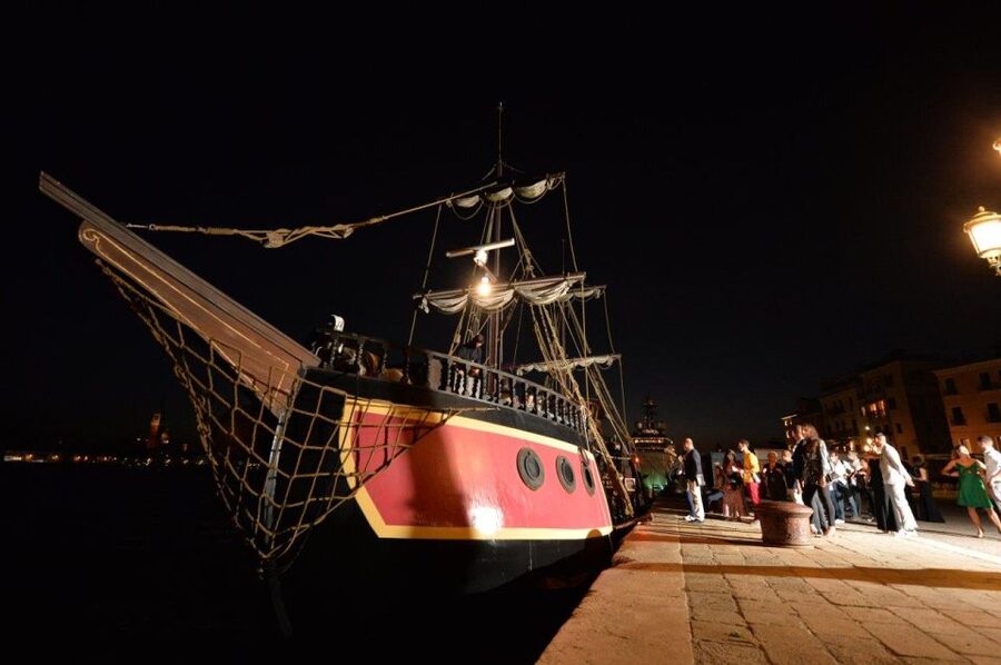 Venice: Venetian Lagoon Tour and Galleon Dinner - The Lagoon Route in Order: Arsenal, Murano, and the Small Islands