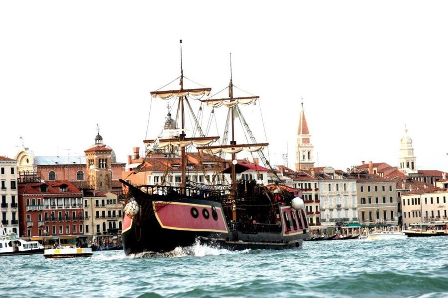 Venice: Venetian Lagoon Tour and Galleon Dinner - The Dinner and Wine: What Included Really Means for Your Night