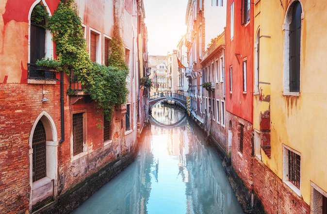 Venice Walking Tour and Gondola Ride - The Walking Tour: Rialto, Scala del Bovolo, and La Fenice From the Outside