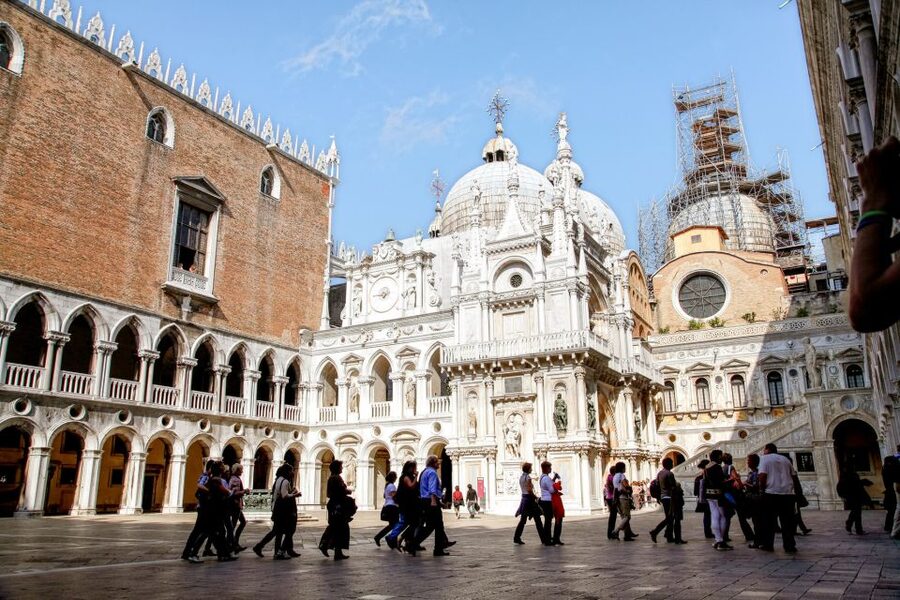 Venice: Walking tour, Doge Palace, & St. Mark's Basilica - Your guide walk-through: what the good ones do