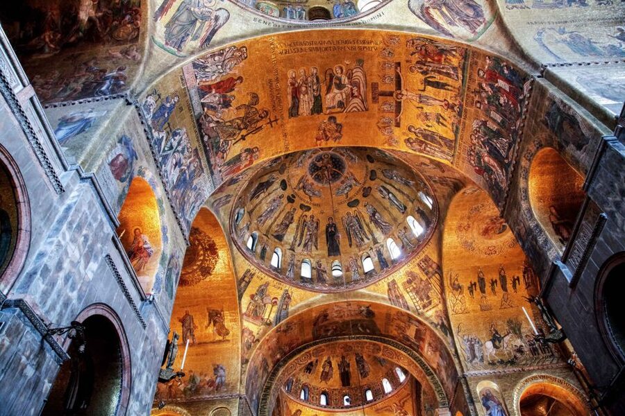 Venice: Walking tour, Doge Palace, & St. Mark's Basilica - Inside the Doge’s Palace: power, art, and prison reality