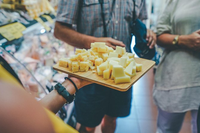Verona All in one: Food Walking Tour, Lunch & Wine - Ponte Pietra gelato finale: sweet ending by the river