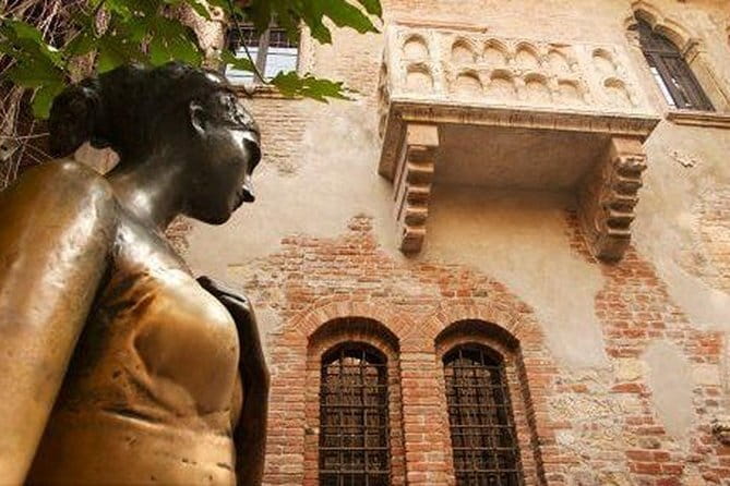 Verona and Lake Garda Day Trip from Milan - Casa di Giulietta and the practical reality of crowds