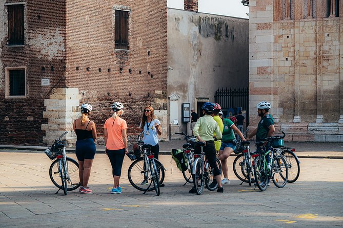 Verona e-bike tour: city center and panoramic views - Medieval streets and a unique church: Via Sottoriva and Chiesa di San Fermo