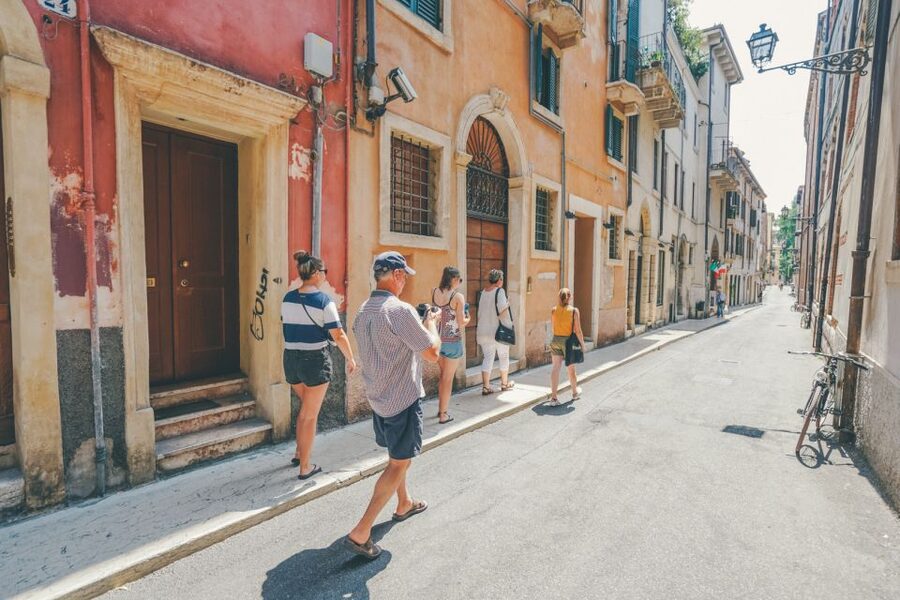 Verona: Food and Wine Tasting Walking Tour - Wine tasting at Ponte Pietra: three wines and a view moment