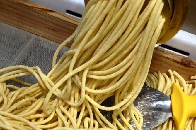 Verona Full Meal & Wine Tasting Walking Tour by Do Eat Better - Stop 3: Via Duomo and handmade pasta in a modern setting