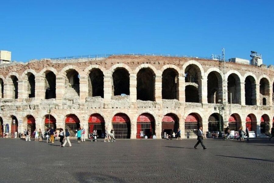 Verona: Highlights and Hidden Gems Walking Tour - Piazza delle Erbe and Piazza dei Signori: The Squares That Teach You Verona’s Rhythm