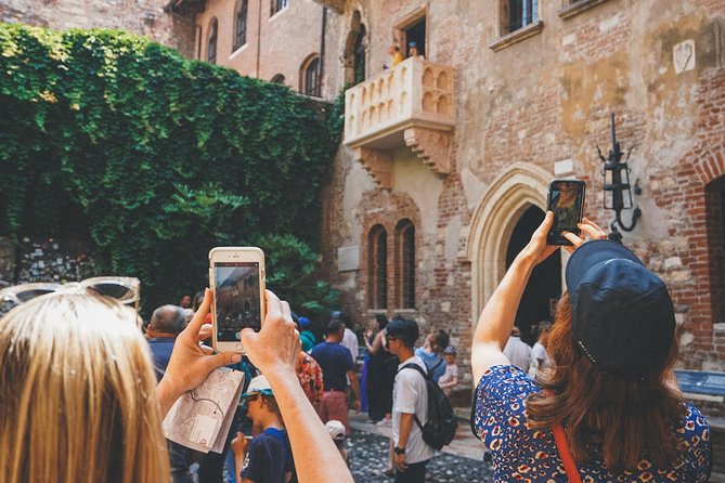 Verona Highlights Walking Tour in Small-group - Getting Oriented at Piazza Bra and Keeping a Small-Group Pace