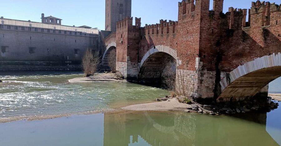 Verona: History and Hidden Gems Guided Walking Tour - Starting at Piazza Bra, the fast way to orient your first day