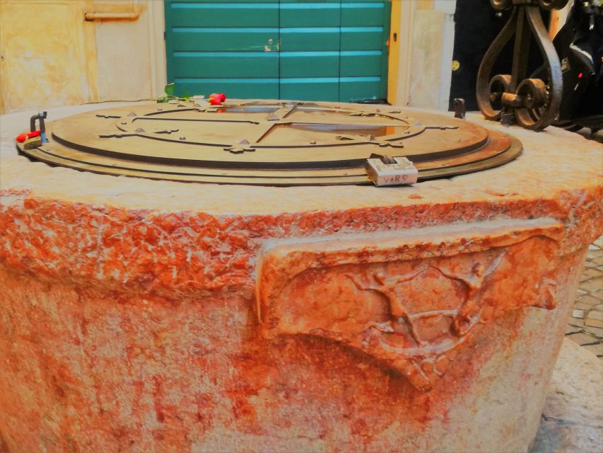 Verona: History and Hidden Gems Guided Walking Tour - Piazza dei Signori: medieval power in public buildings