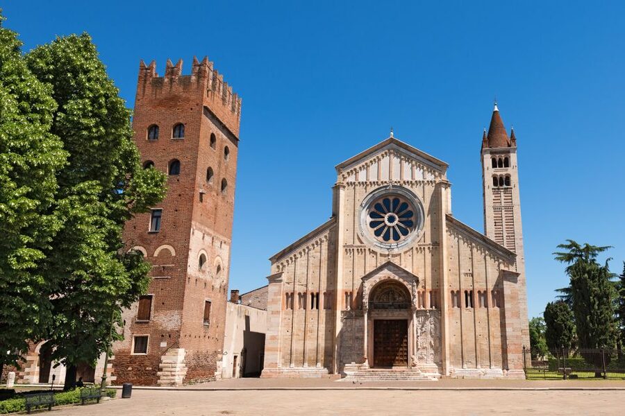 Verona: Hop-on Hop-off Tour 24 or 48-Hour Ticket - Audio Commentary: Multilingual, Recorded, and How to Get the Best Use
