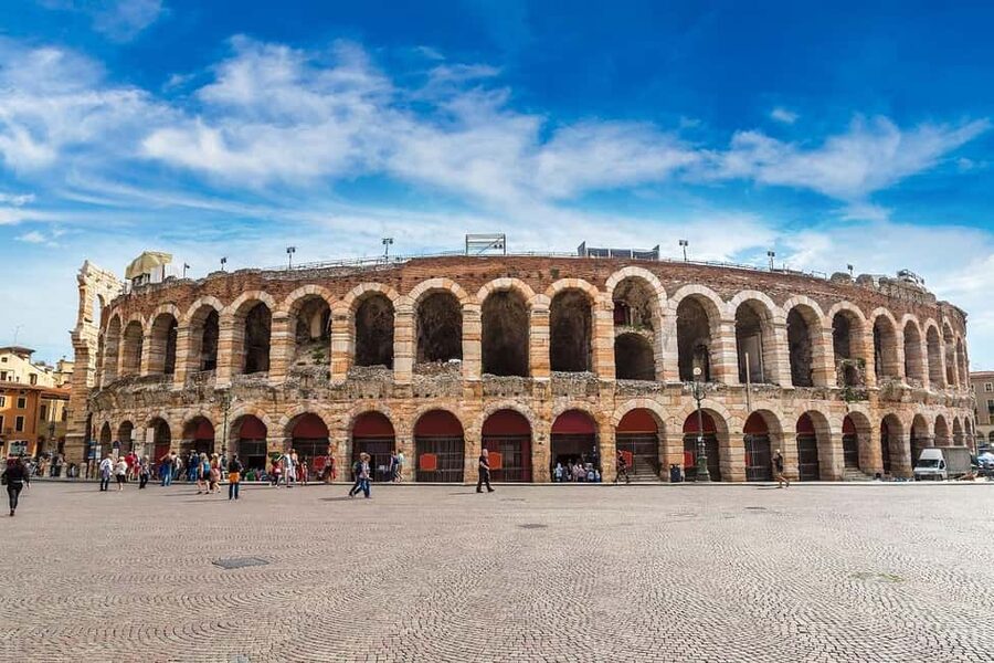 Verona: Small Group Guided Walking Tour with Arena Tickets - Juliet’s Balcony and Romeo’s House: Outside the legend, still worth it