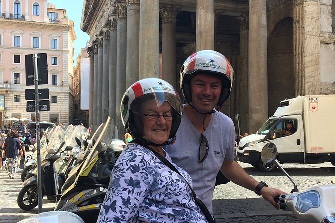 Vespa Primavera 125 cc Rental at Rome 24 ore - Picking Up the Scooter: The Part You Should Not Rush