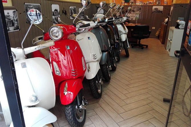 Vespa Rental in Rome 24 hours - Eco Move Rent setup: helmets, lock, map, and helpful staff