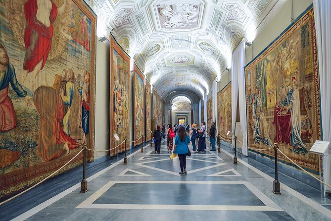 VIP Vatican, Sistine Chapel & St. Peter's Basilica Guided Tour - Entry Day Reality: Meeting Point and How to Stay With the Group