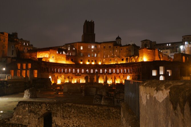 Walk the magic of Rome at night - Stop 3: Trevi Fountain at night, with smart crowd tactics